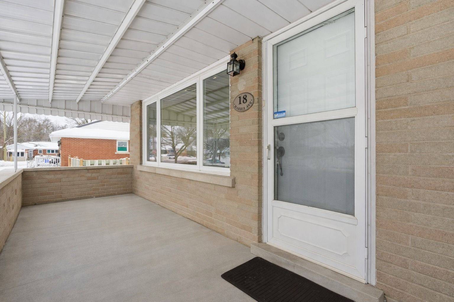 Kitchener, ON N2C 1Y8,18 Harber AVE