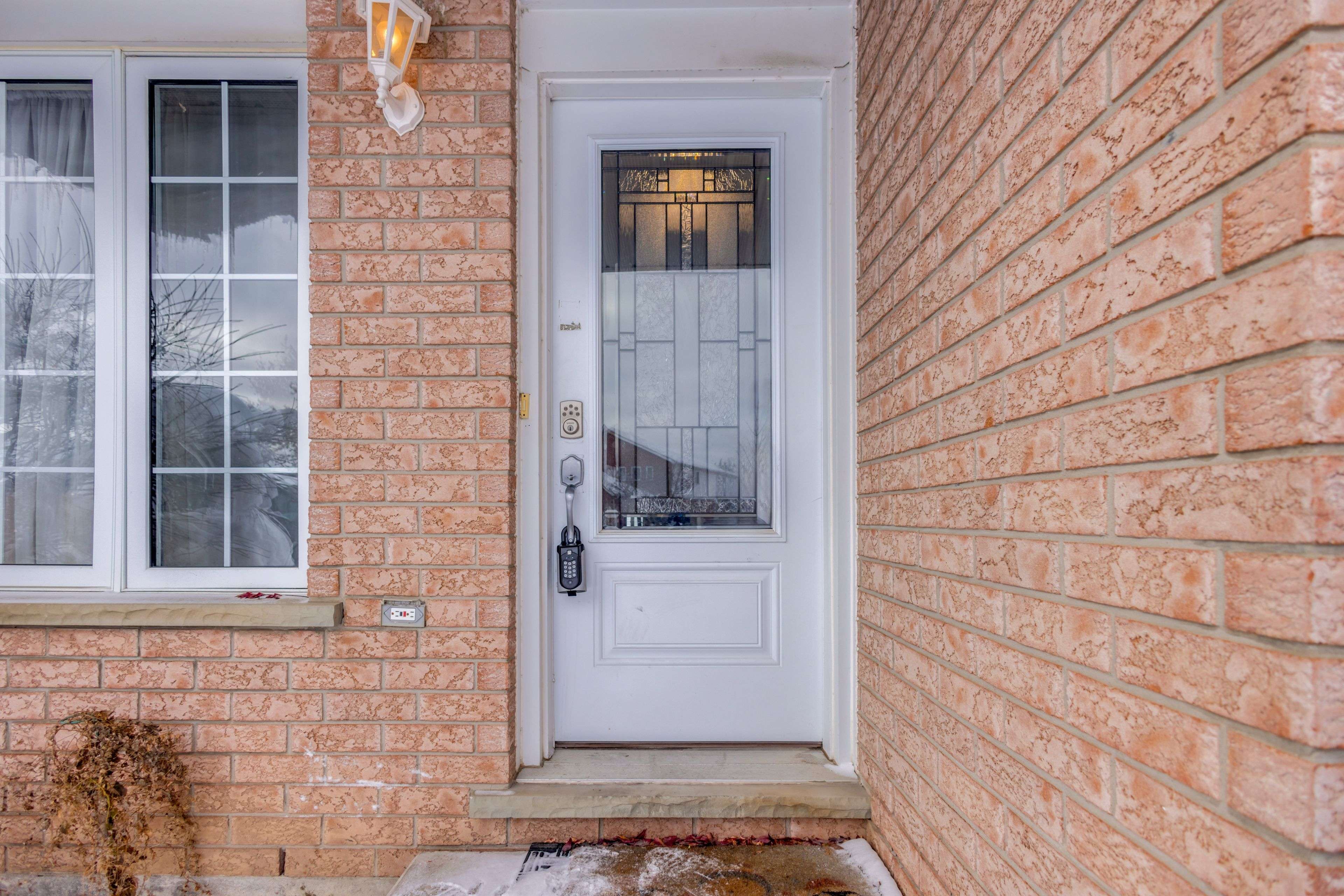 Kitchener, ON N2E 3M3,28 Ridgeway CRES
