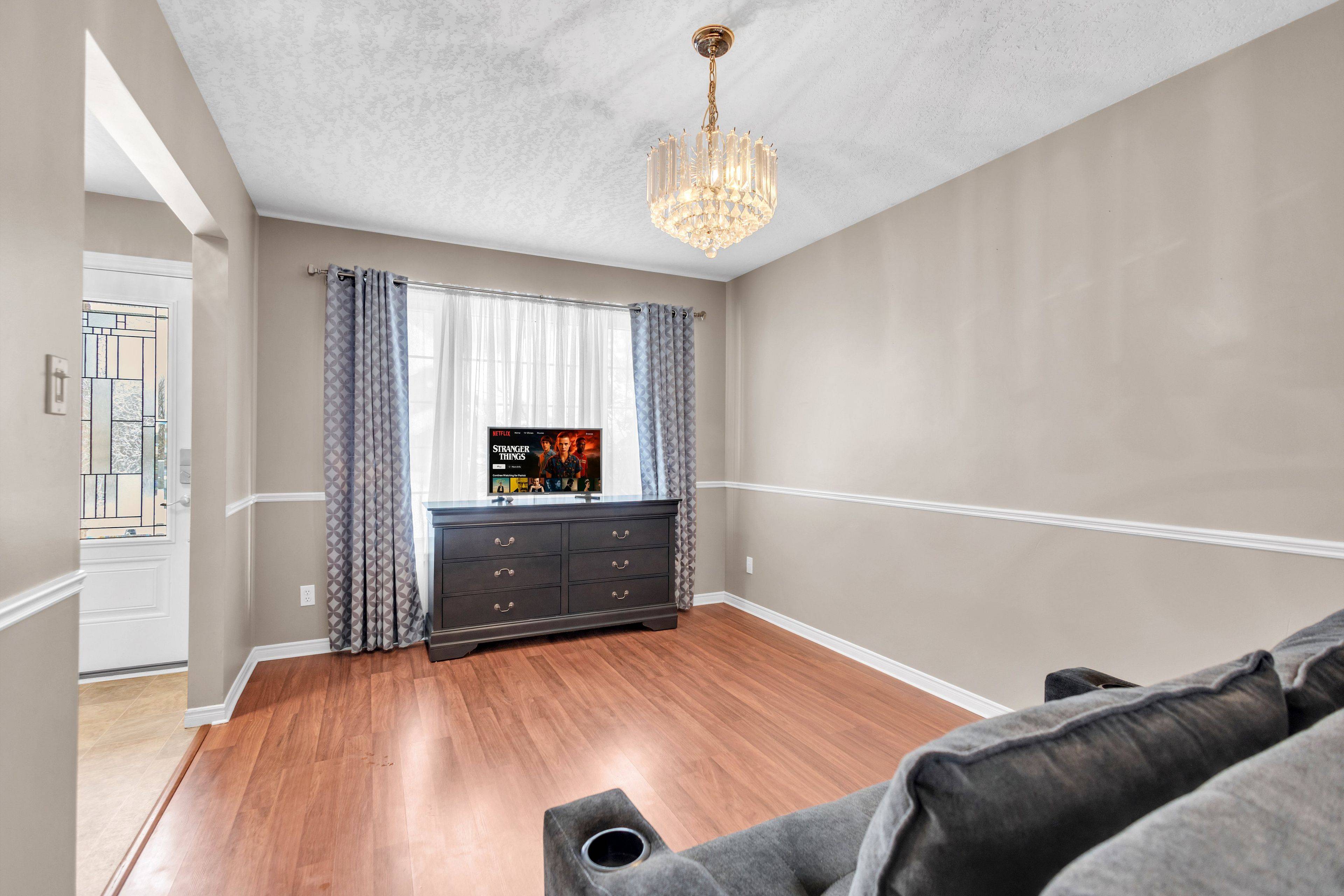 Kitchener, ON N2E 3M3,28 Ridgeway CRES