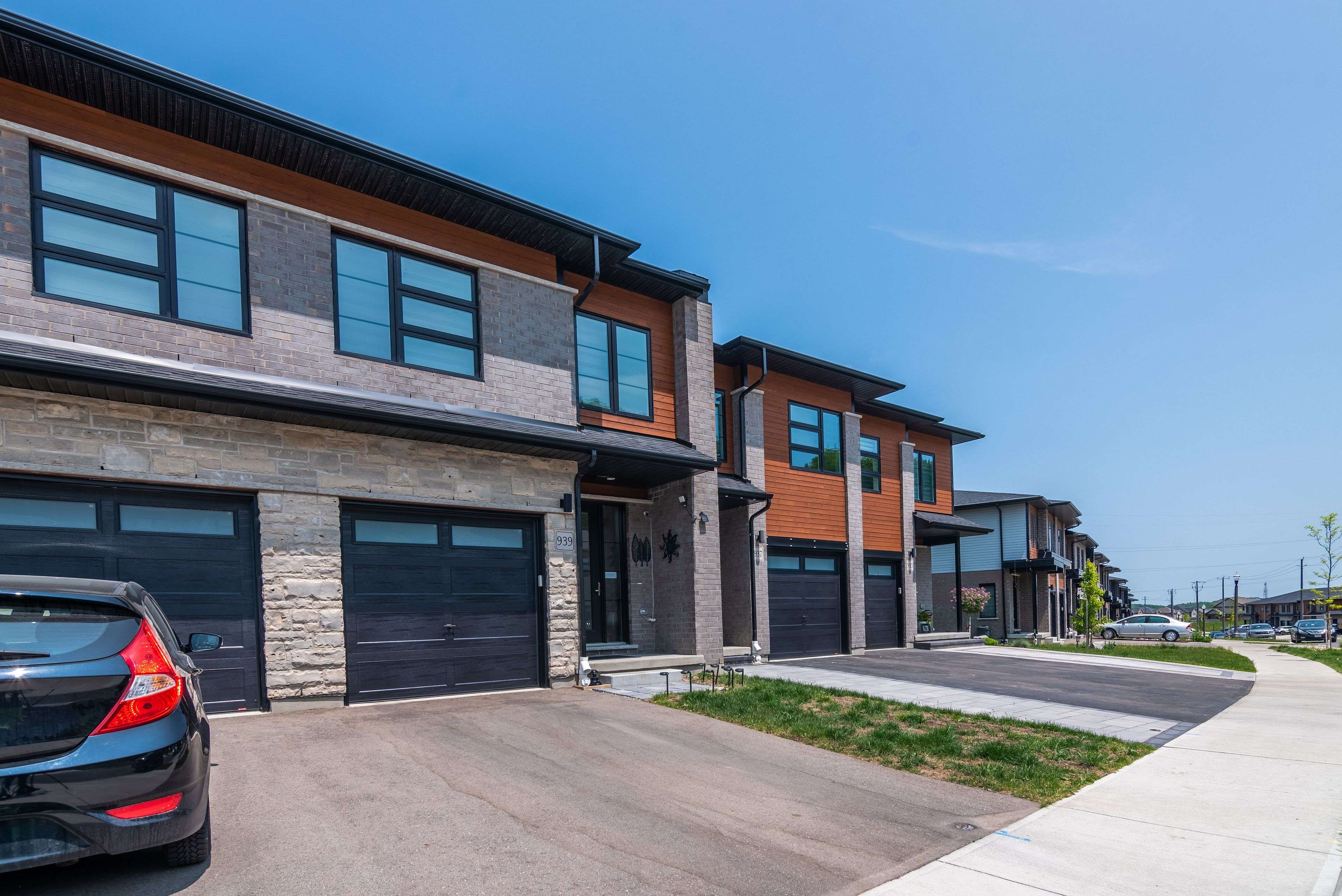 Kitchener, ON N2R 1P2,939 Robert Ferrie DR