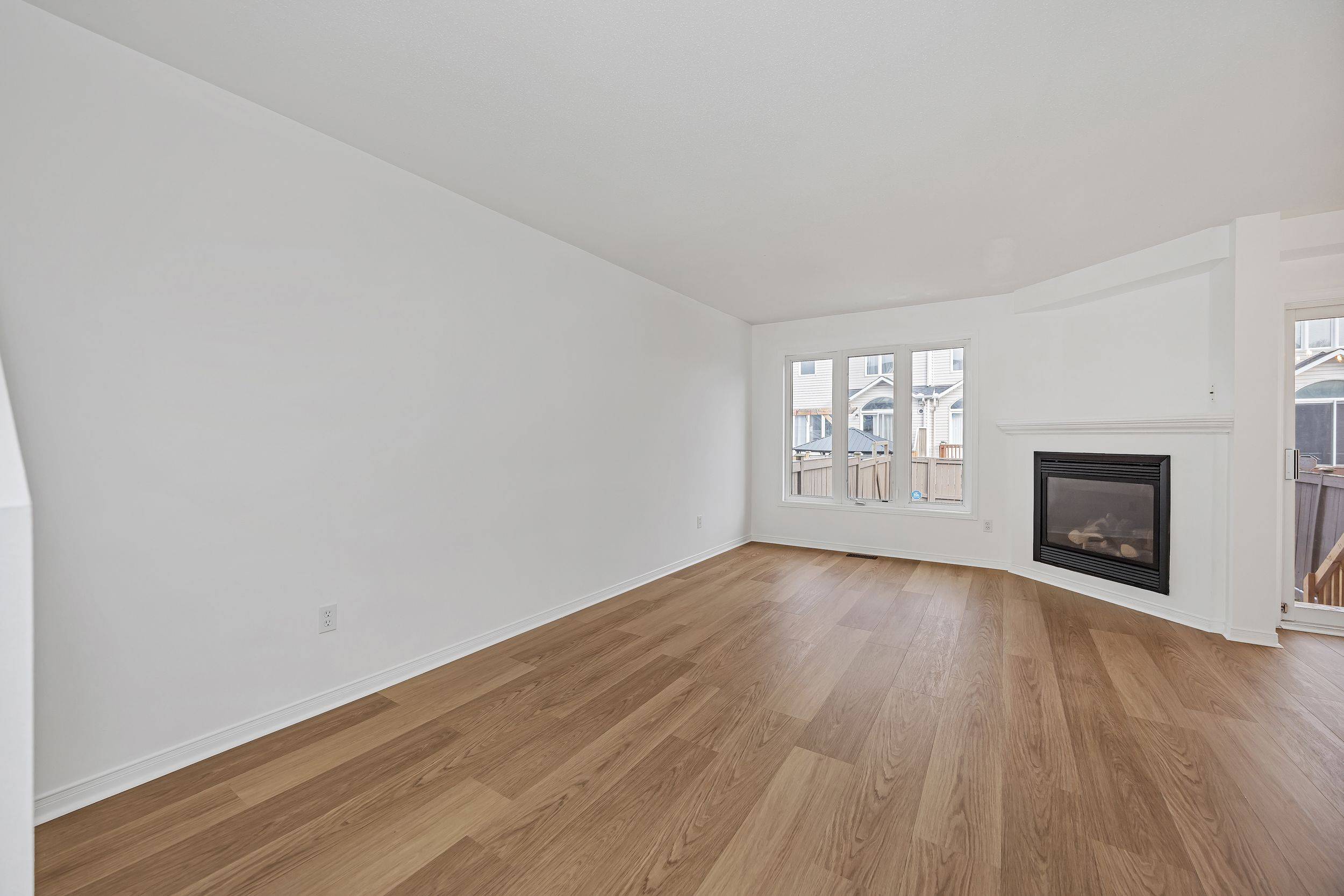 Orleans - Convent Glen And Area, ON K1C 7R5,216 Forestcrest ST