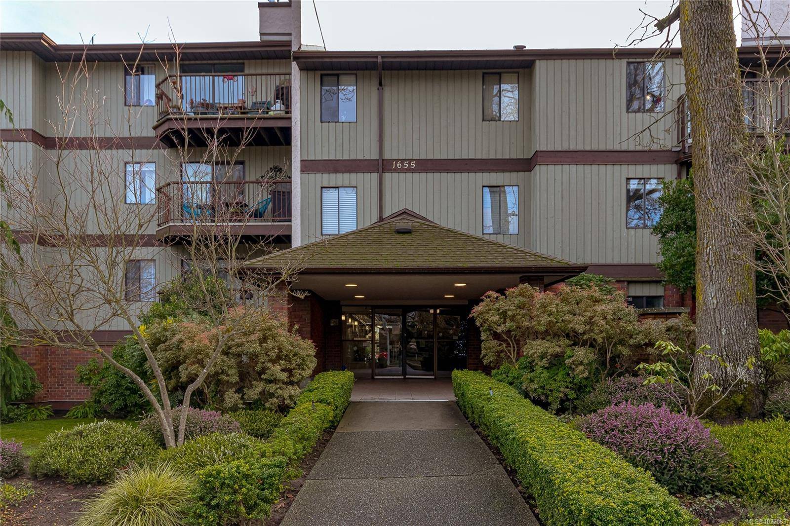 Victoria, BC V8R 1L4,1655 Begbie St #314