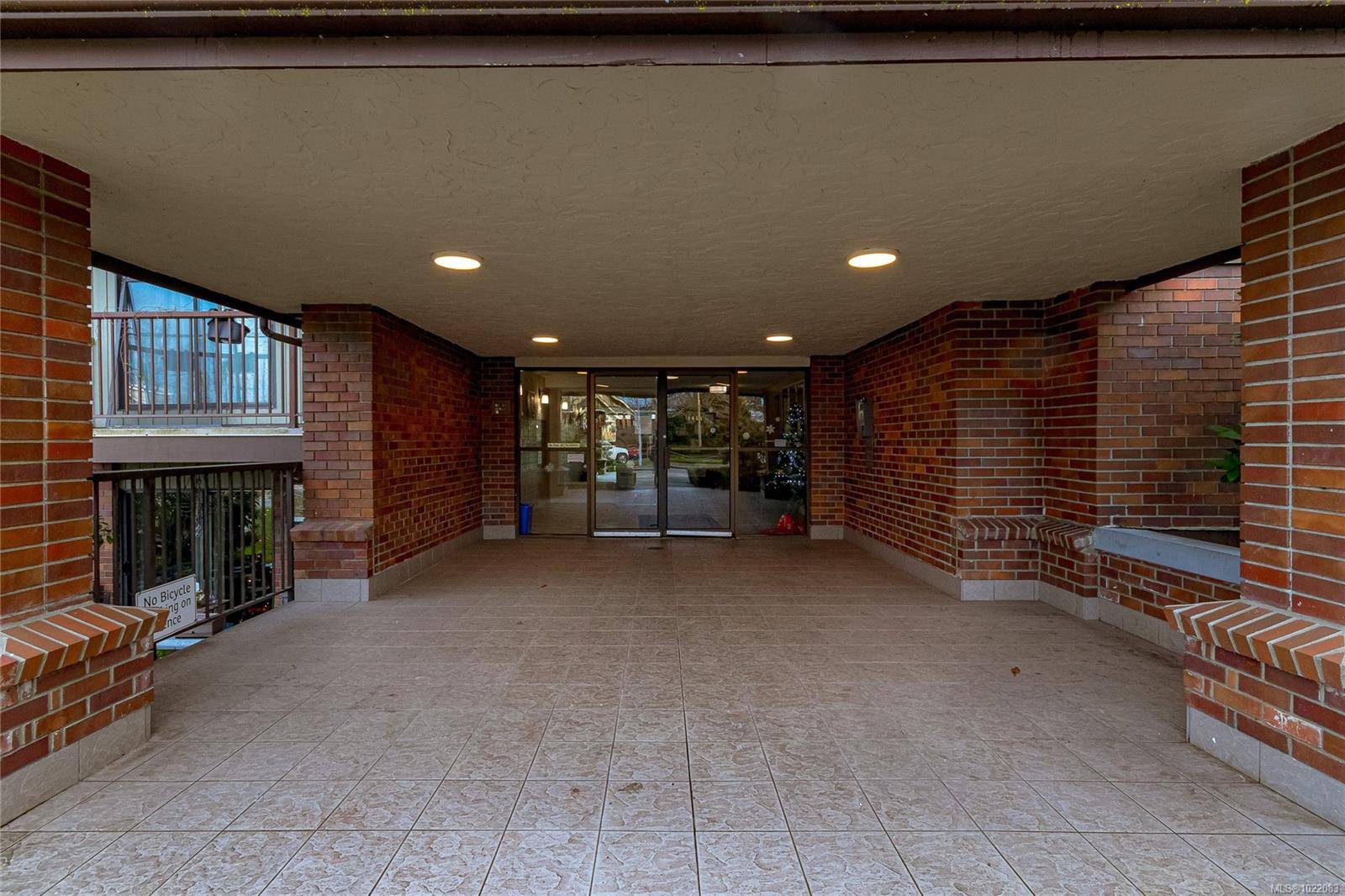 Victoria, BC V8R 1L4,1655 Begbie St #314