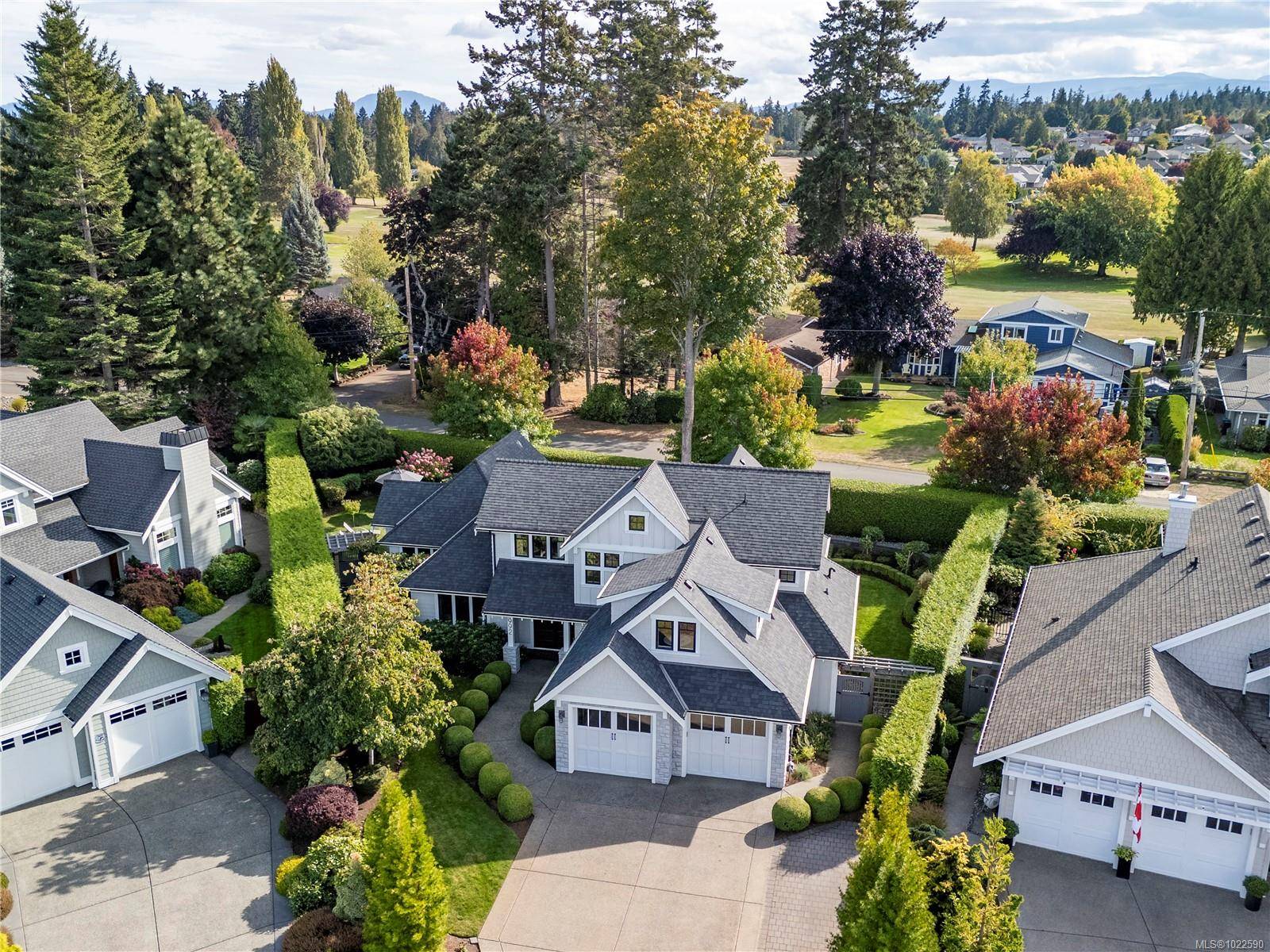 Qualicum Beach, BC V9K 0A2,992 Bluffs Dr