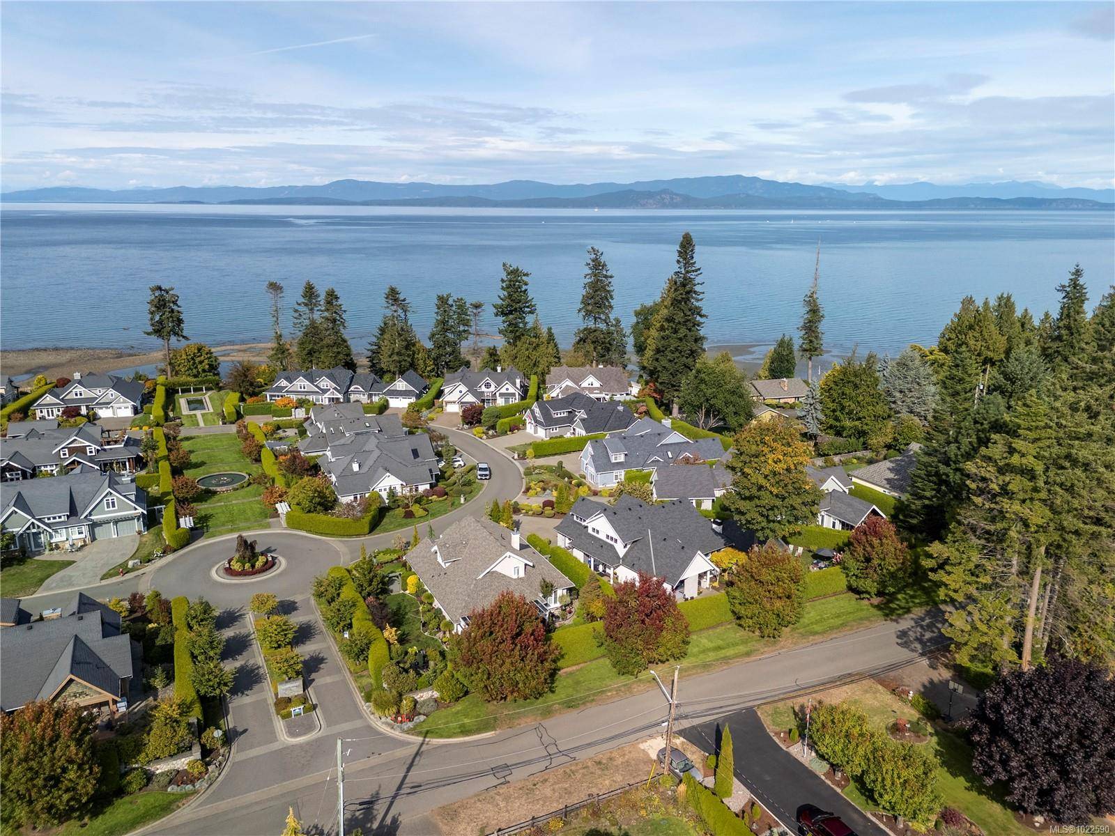 Qualicum Beach, BC V9K 0A2,992 Bluffs Dr