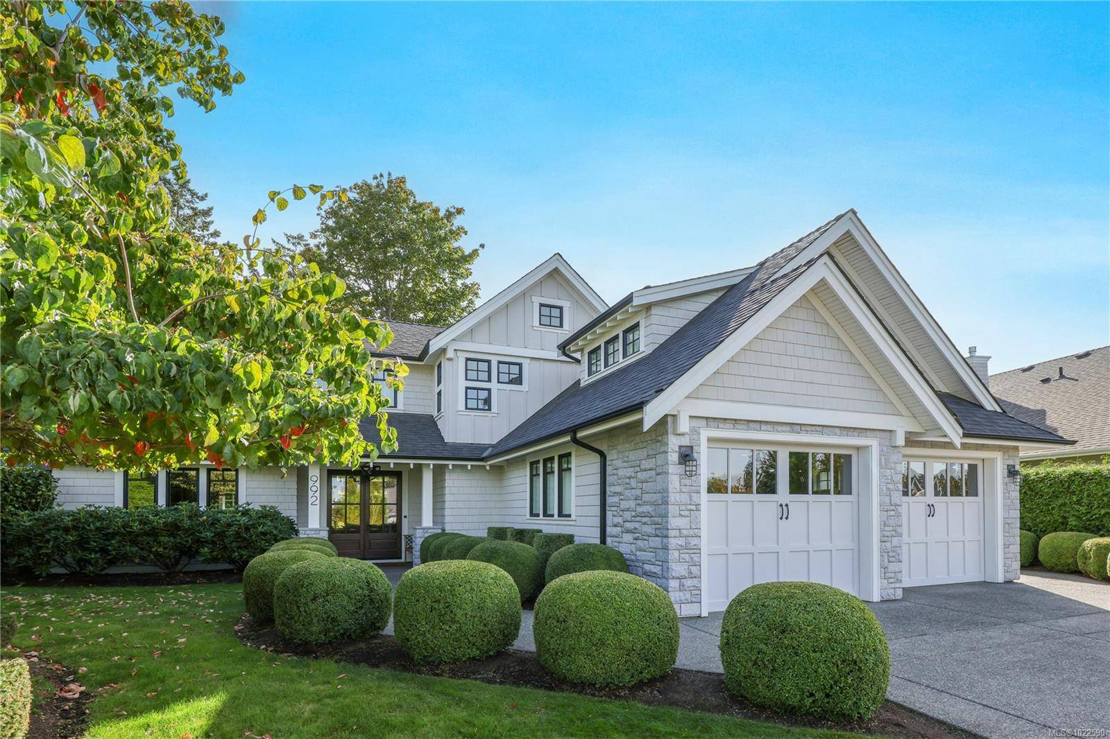 Qualicum Beach, BC V9K 0A2,992 Bluffs Dr