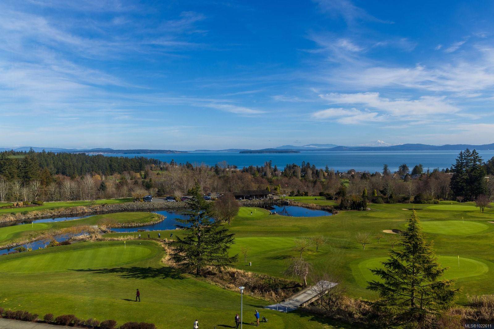 Saanich, BC V8Y 3H9,5350 Sayward Hill Cres #304