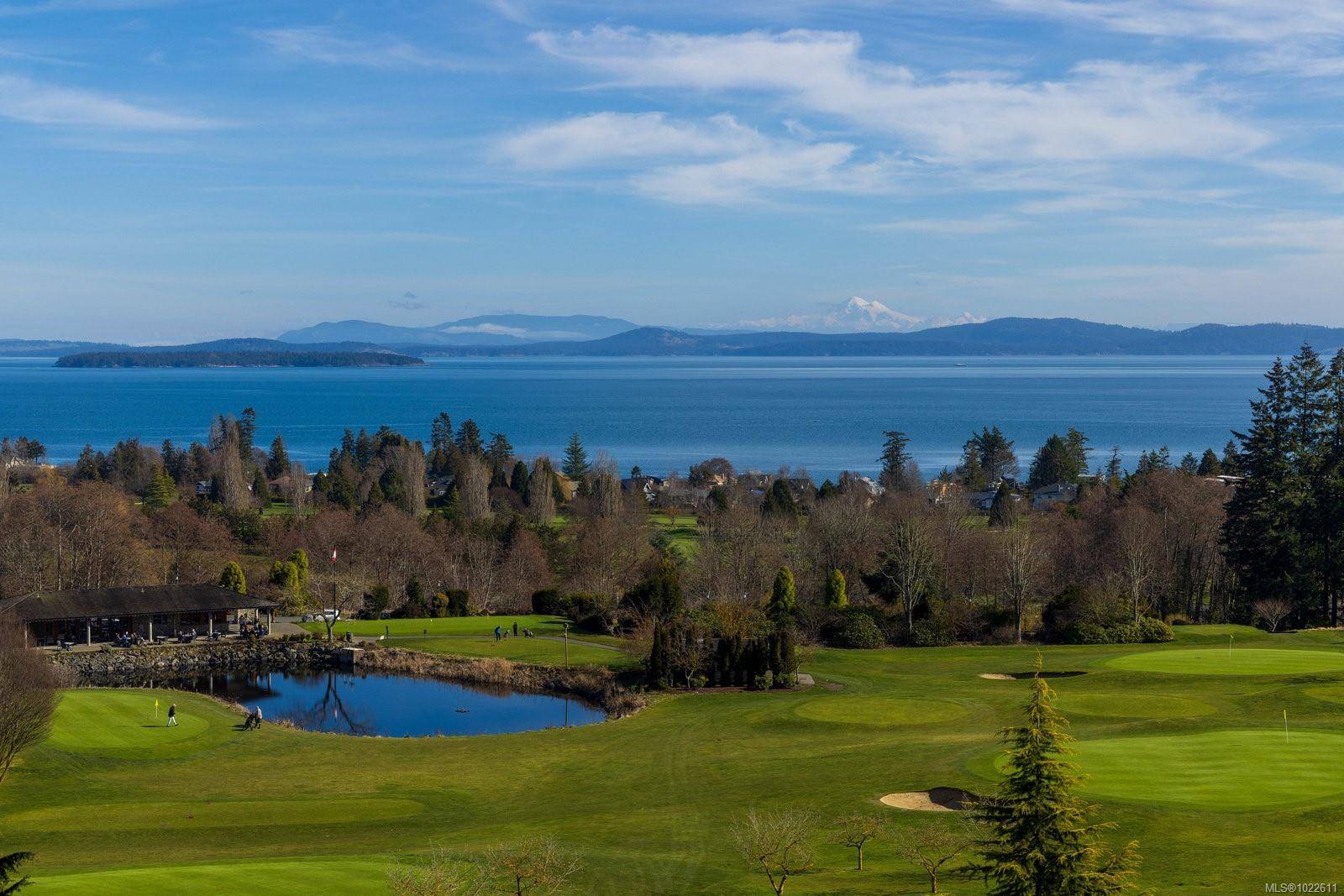 Saanich, BC V8Y 3H9,5350 Sayward Hill Cres #304