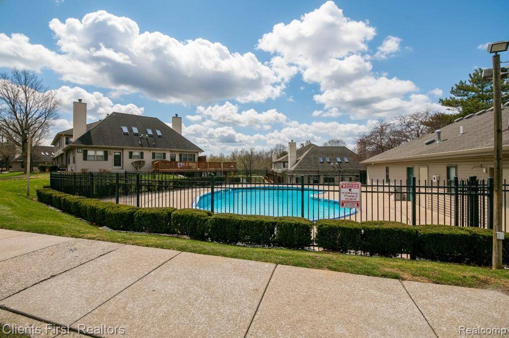 Southfield, MI 48033,24969 Auburn LN ##4