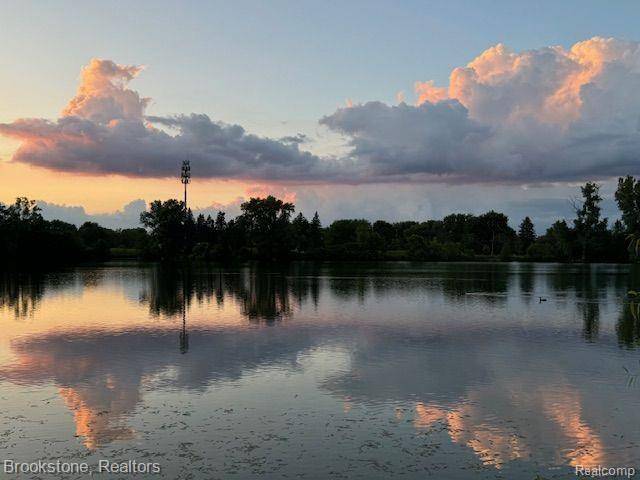 Troy, MI 48085,711 SYLVANWOOD DR