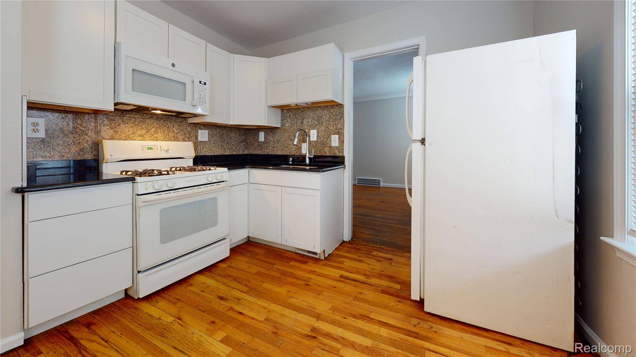 Harper Woods, MI 48225,18572 Kenosha ST