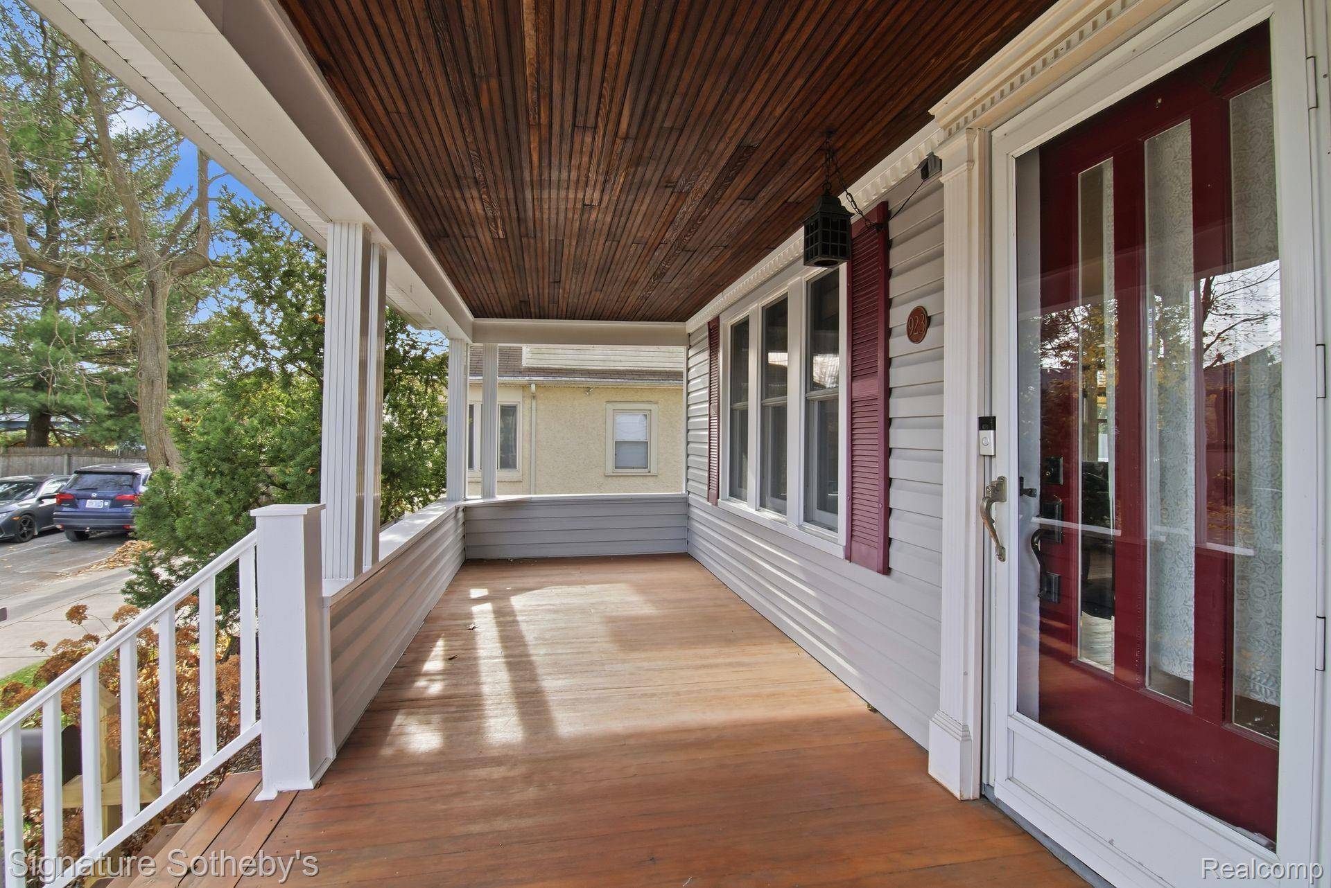 Royal Oak, MI 48067,923 N Center ST