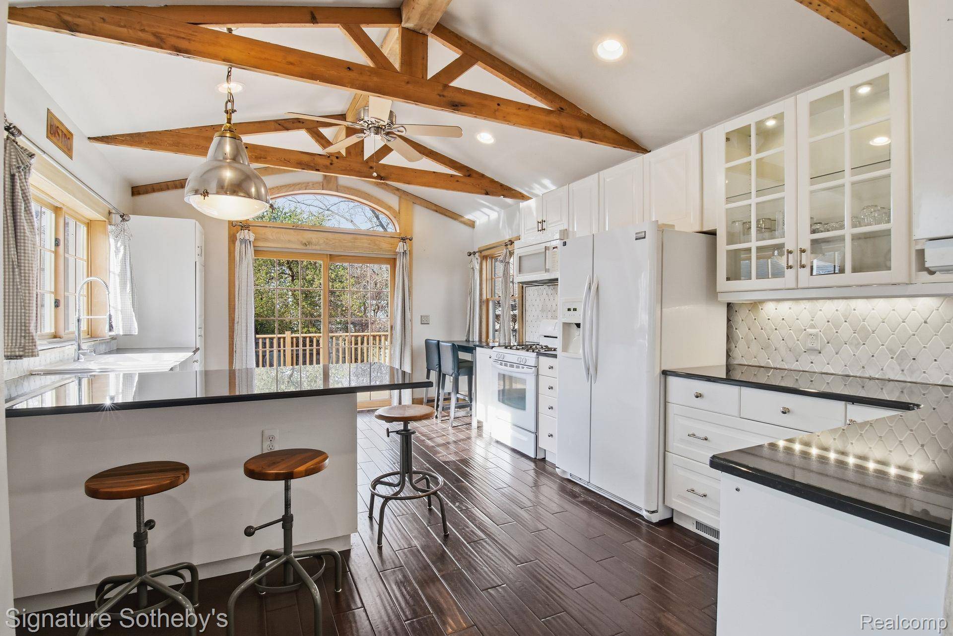 Royal Oak, MI 48067,923 N Center ST