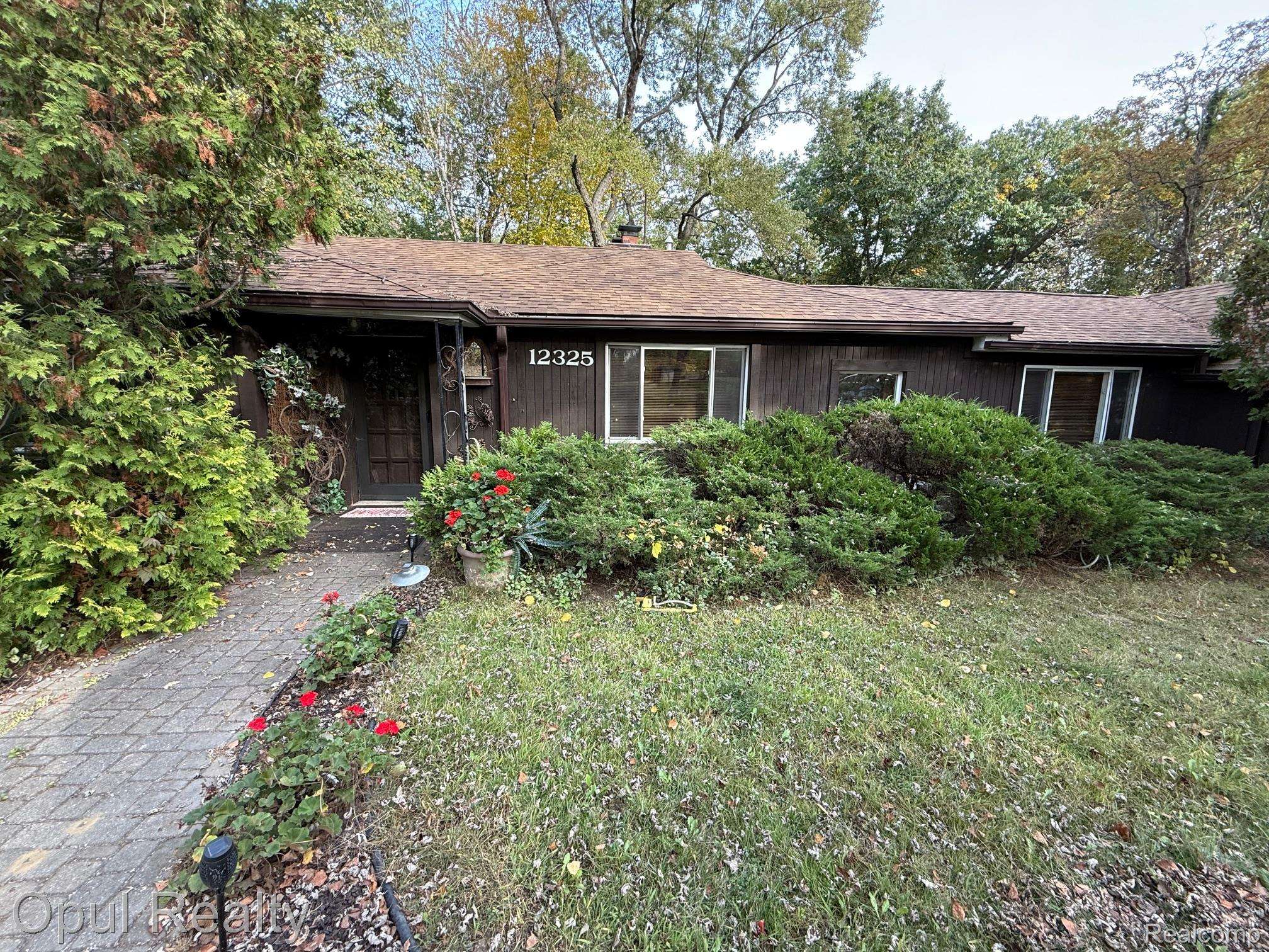 Romulus, MI 48174,12325 Hannan RD