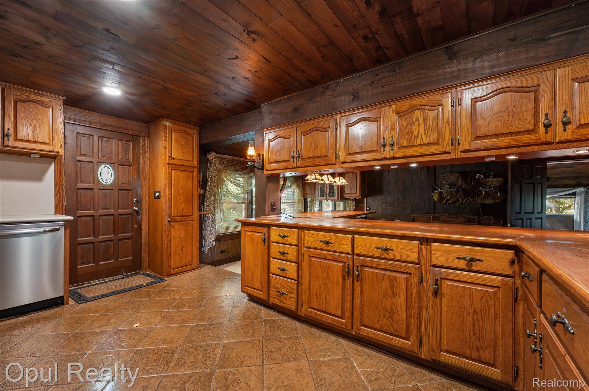 Romulus, MI 48174,12325 Hannan RD