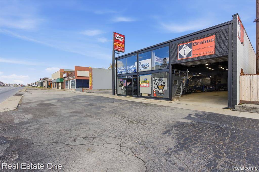 Royal Oak, MI 48073,32044 Woodward AVE
