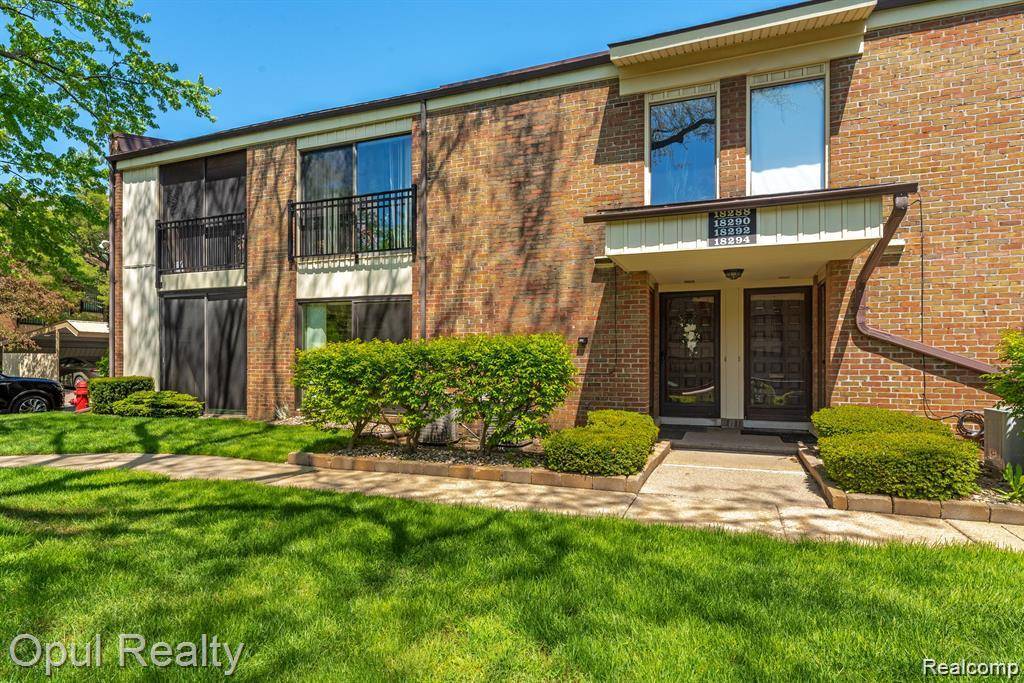 Livonia, MI 48152,18339 University Park DR