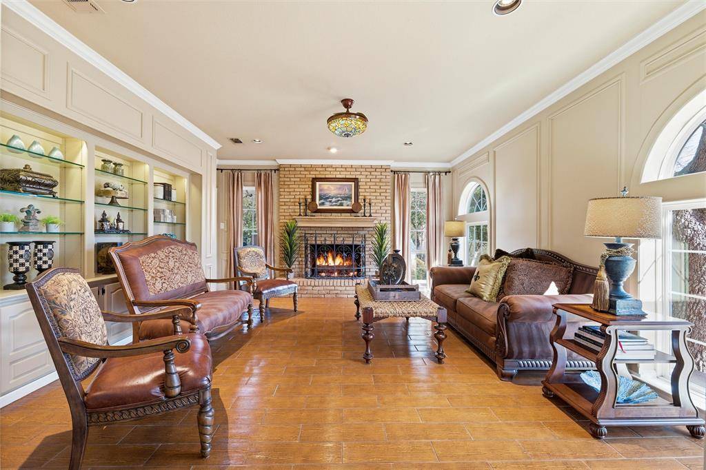 Arlington, TX 76012,2000 Lakehill Court