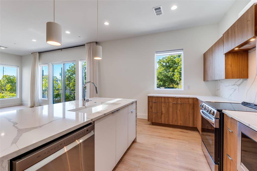 Dallas, TX 75219,2206 Arroyo Avenue #401