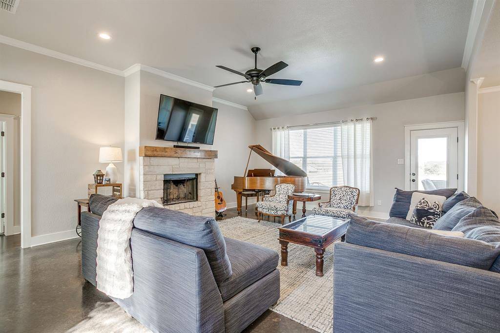 Brock, TX 76087,149 Kingston Lane