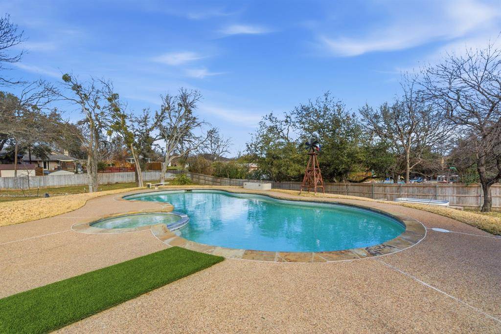 Willow Park, TX 76087,509 Queensway Road