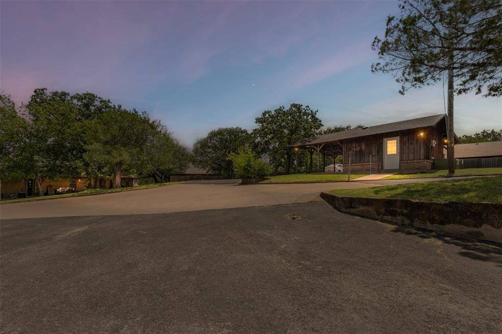 Granbury, TX 76049,2530 E US Highway 377 #20