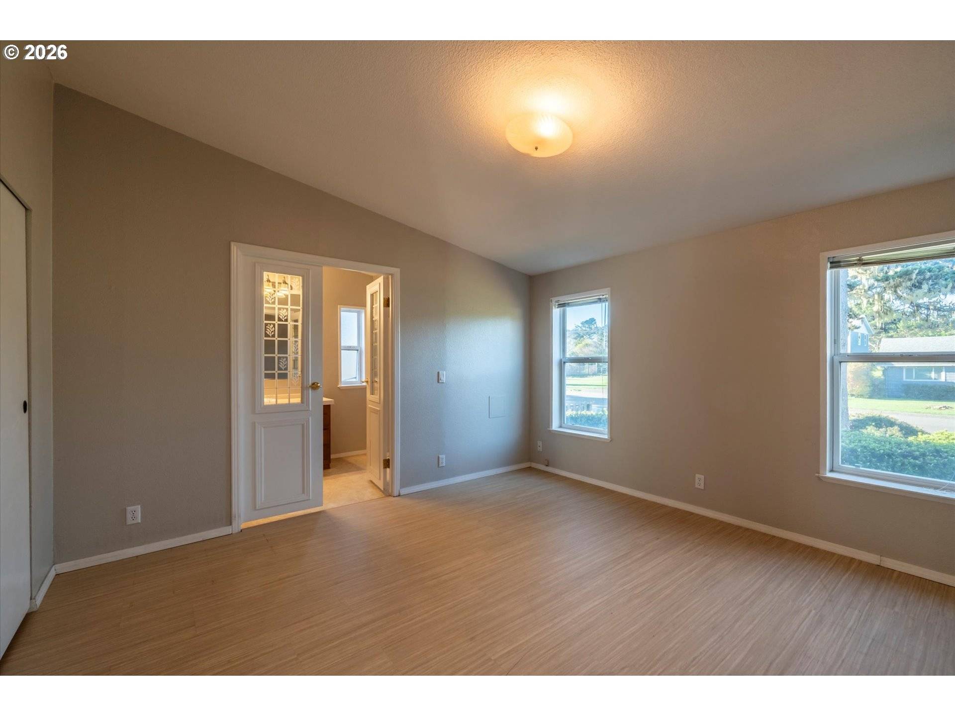 Bandon, OR 97411,887 JACKSON AVE