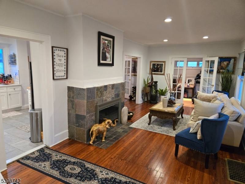 Plainfield City, NJ 07063,957 Myrtle Ave