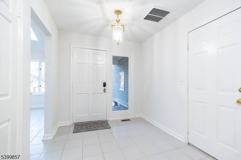 Clinton Twp., NJ 08801,13 Greenbriar Ln