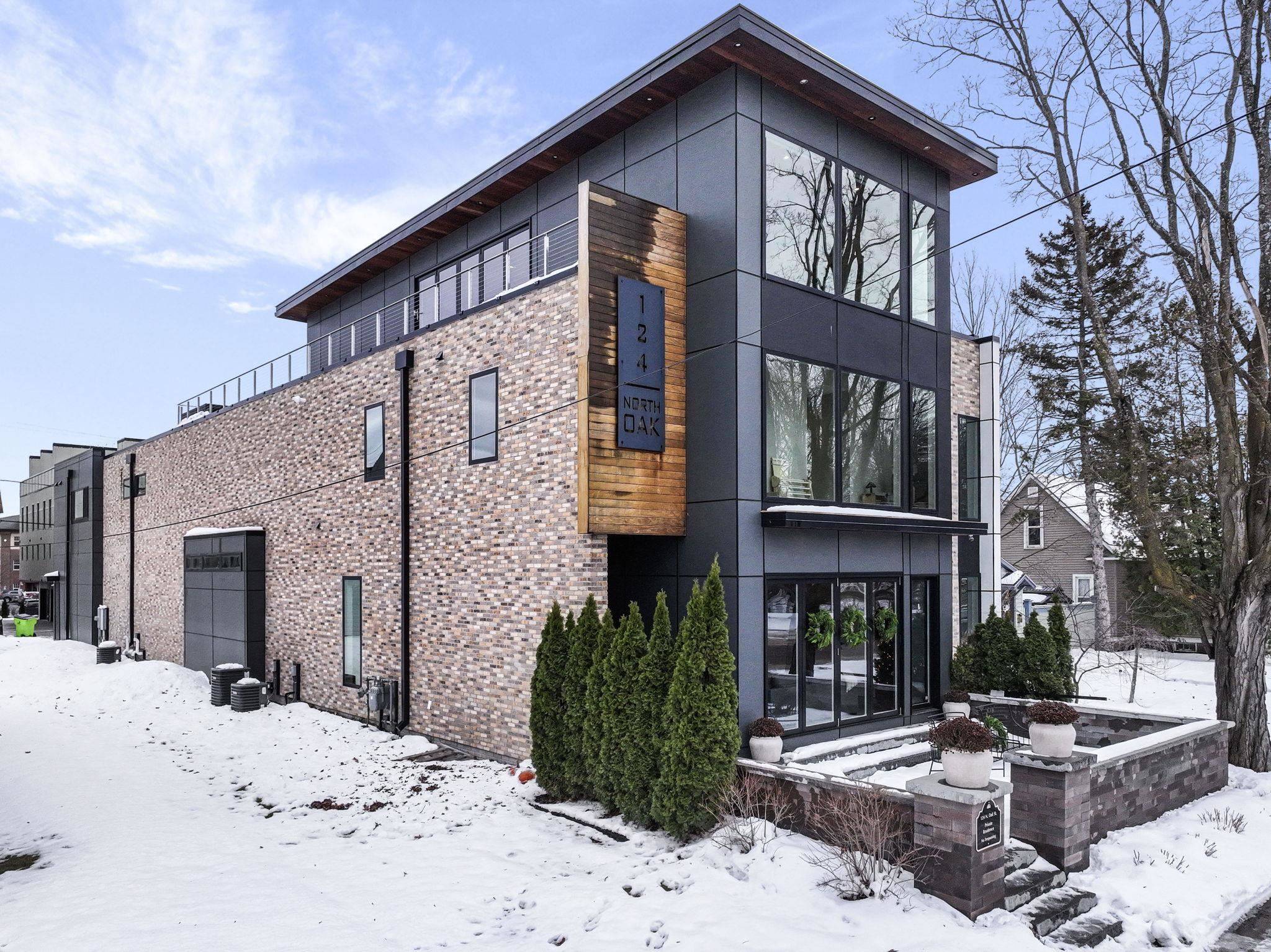 Traverse City, MI 49684,124 N Oak ST