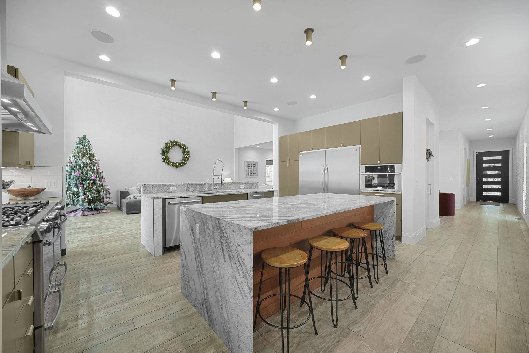 Traverse City, MI 49684,124 N Oak ST