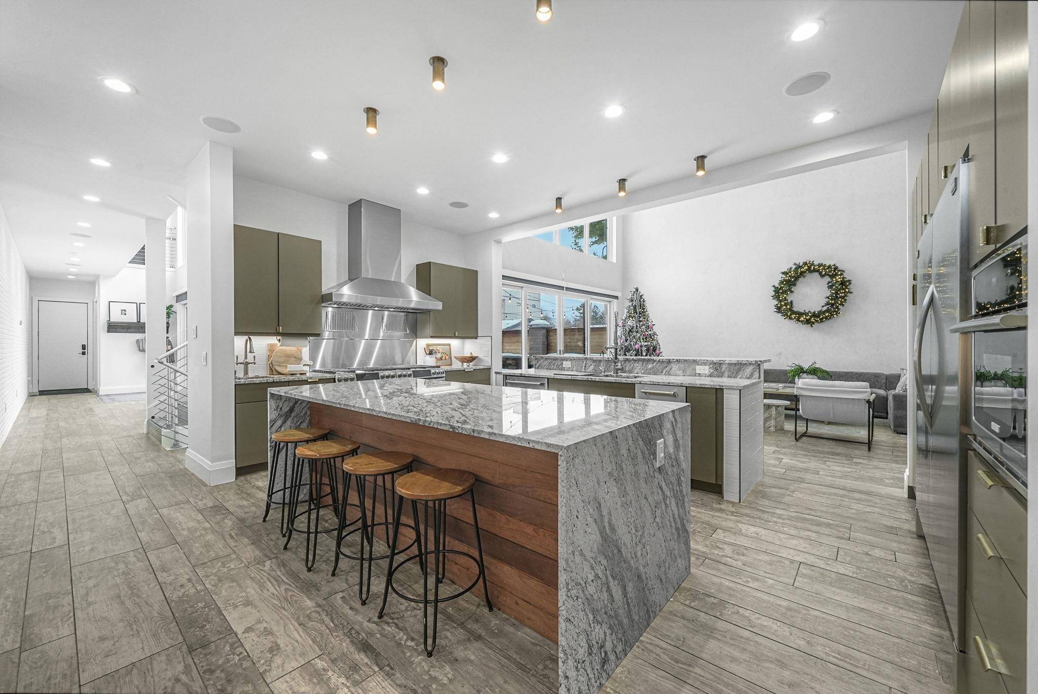 Traverse City, MI 49684,124 N Oak ST