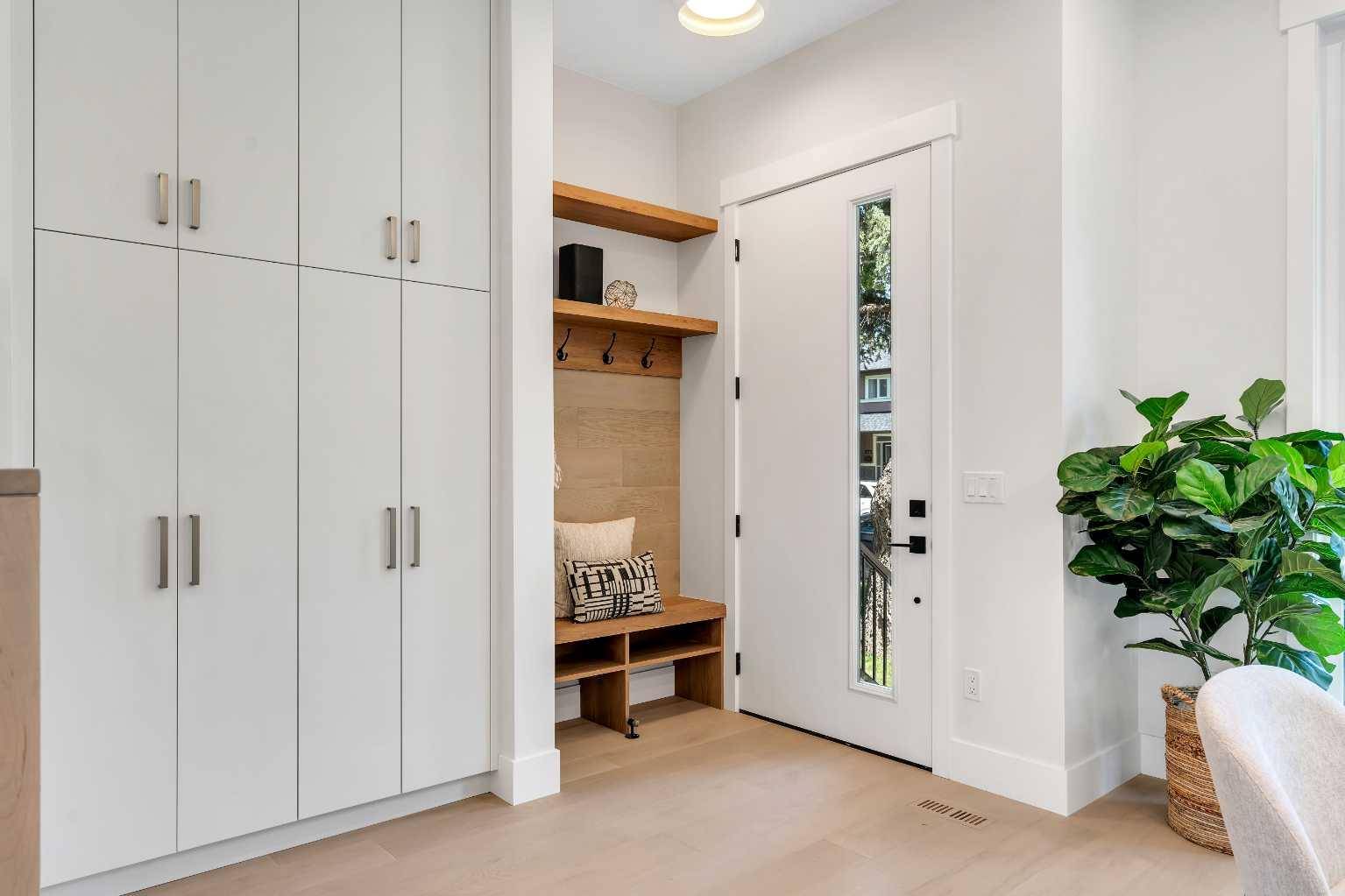 Calgary, AB T2E 5J7,1130A Regent CRES NE