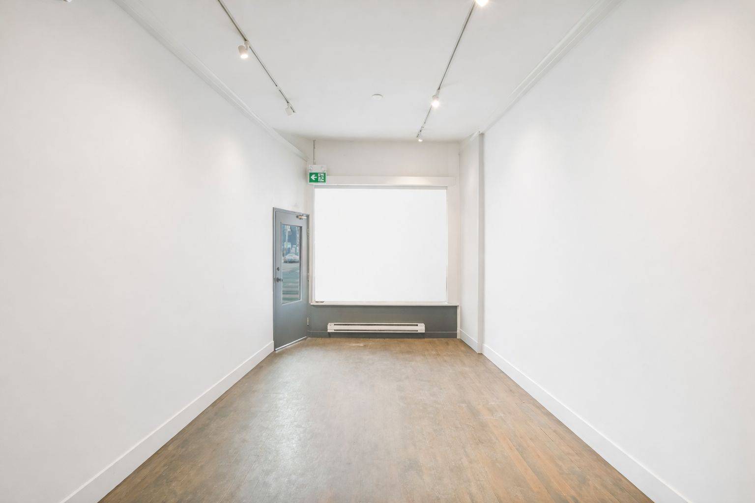 Toronto C01, ON M6J 1E5,654 Queen ST W #Main