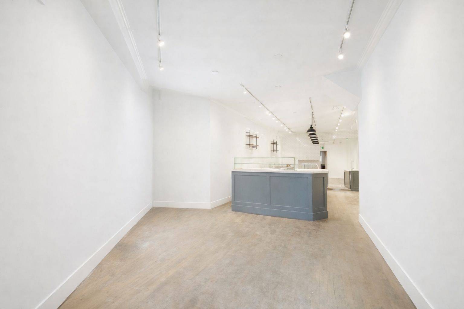 Toronto C01, ON M6J 1E5,654 Queen ST W #Main