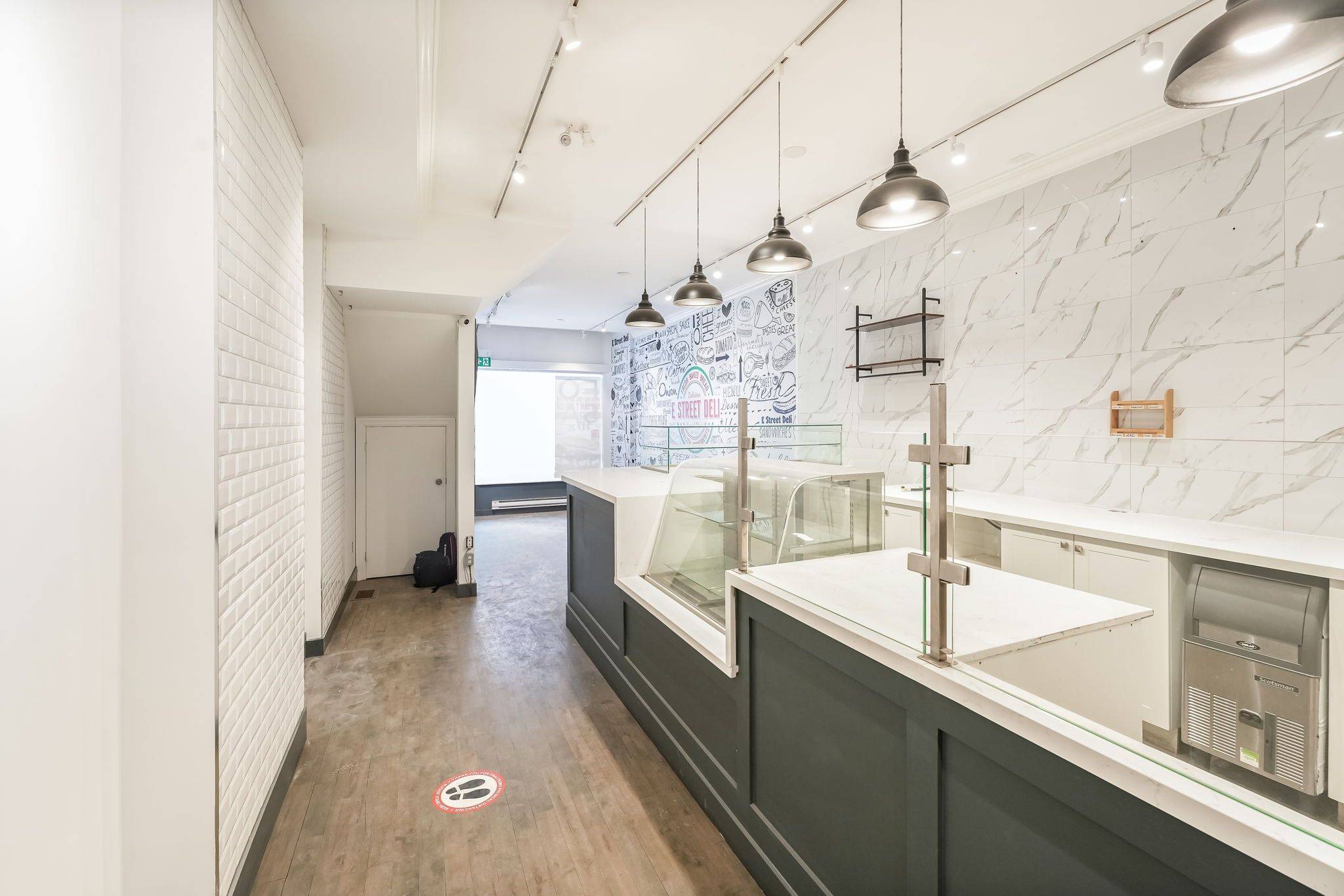 Toronto C01, ON M6J 1E5,654 Queen ST W #Main