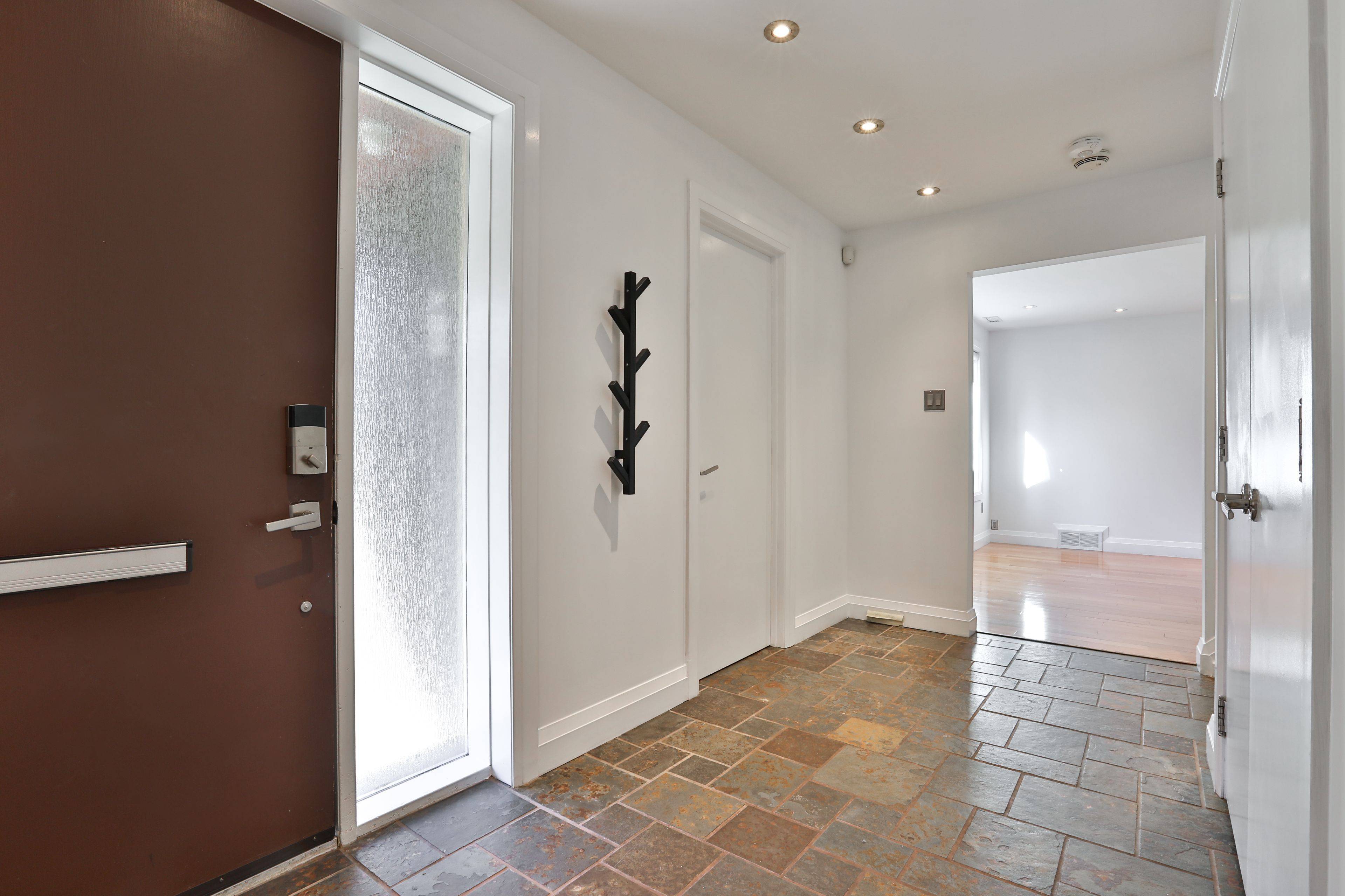 Toronto C04, ON M5M 3G3,46 Sandringham DR