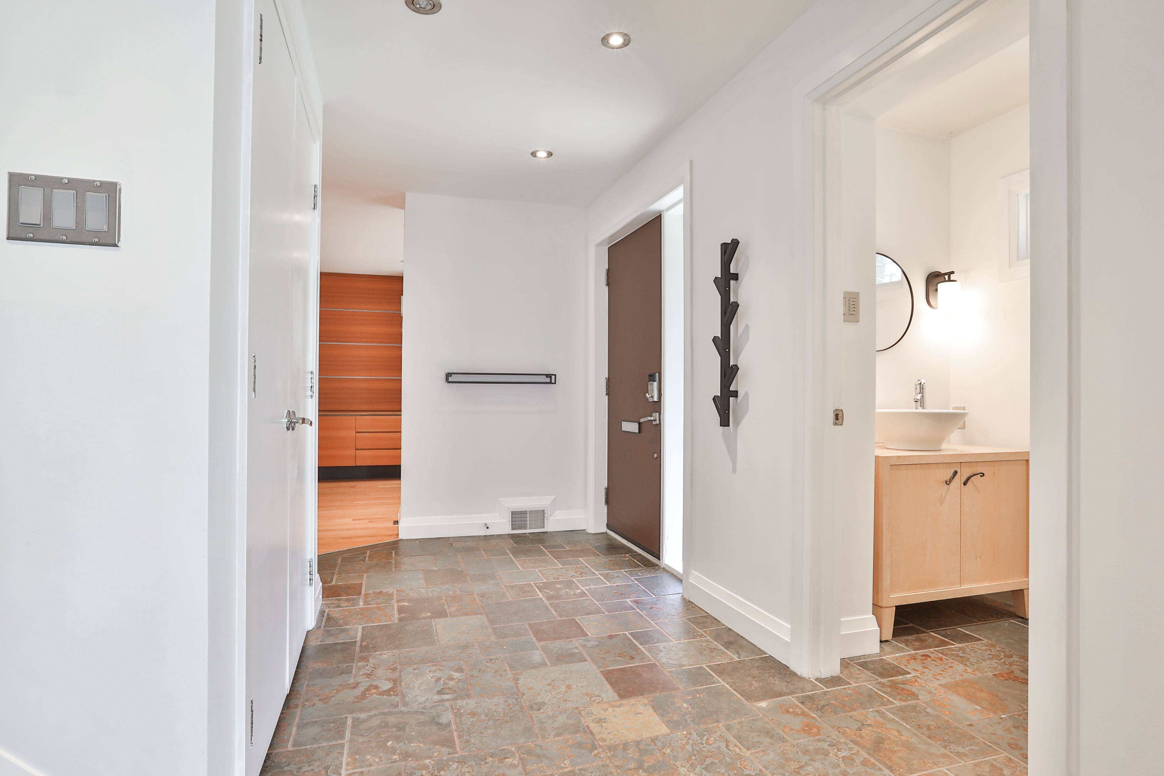 Toronto C04, ON M5M 3G3,46 Sandringham DR