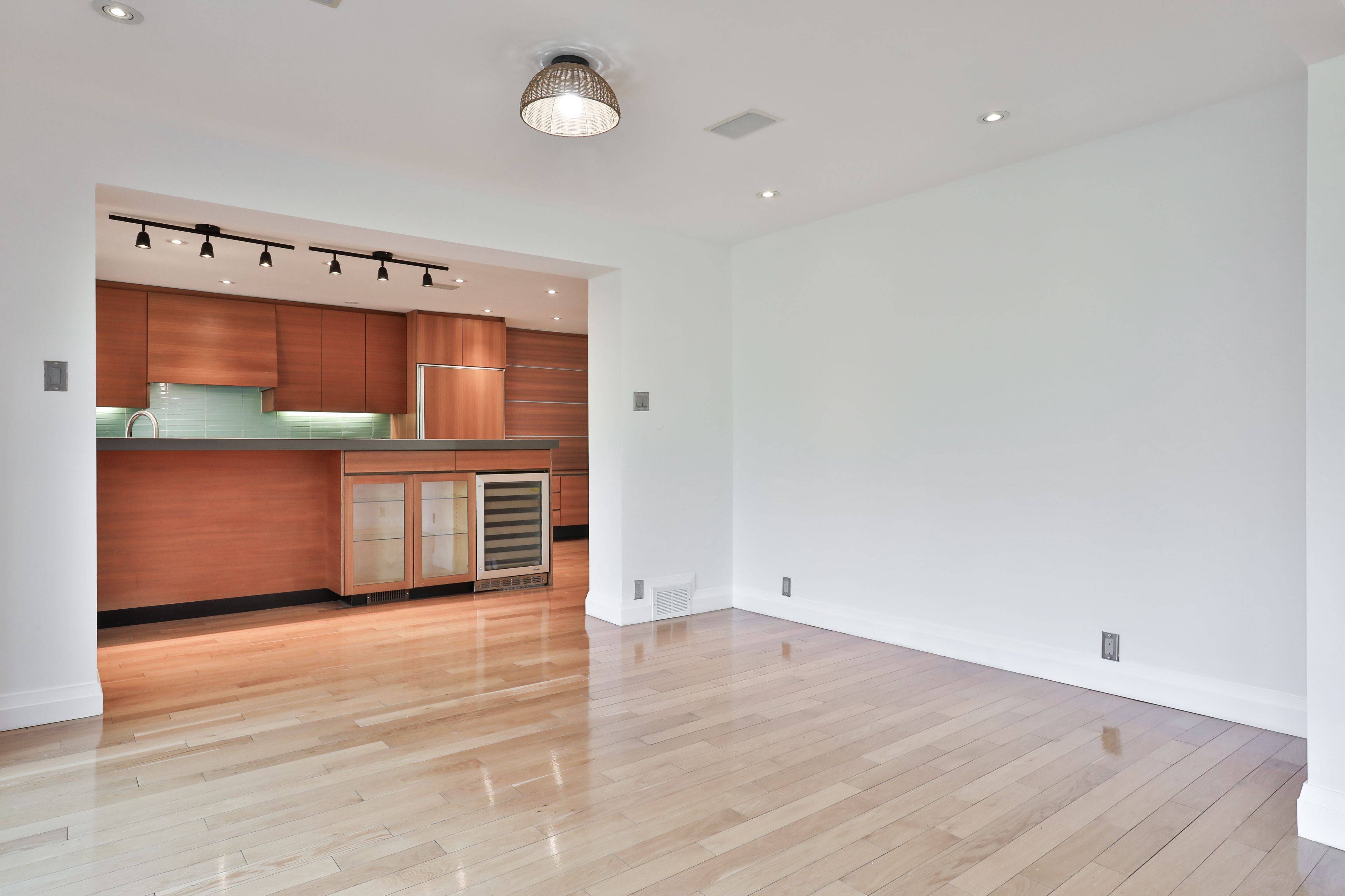 Toronto C04, ON M5M 3G3,46 Sandringham DR