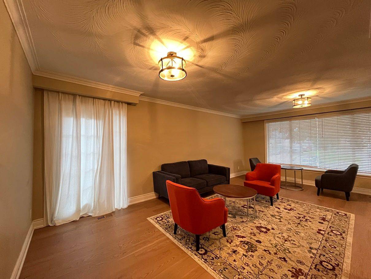 Toronto C07, ON M2M 1A9,201 Hendon AVE #Main Floor