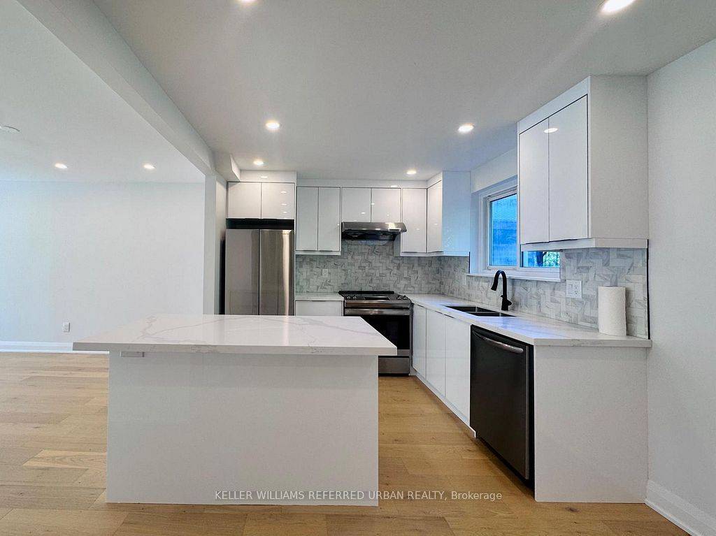 Pickering, ON L1W 2M1,906 Marinet CRES #Main