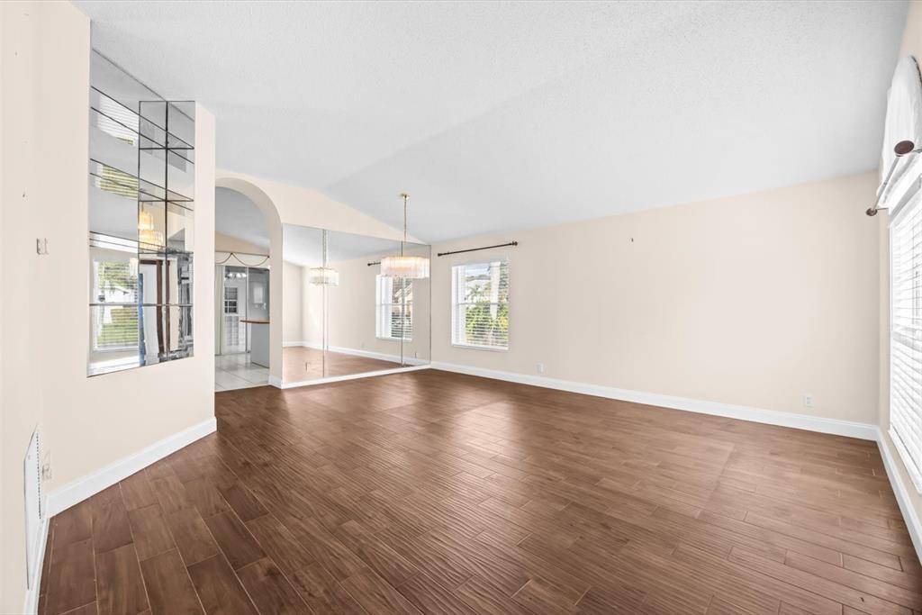 West Palm Beach, FL 33409,2010 Normandy Cir