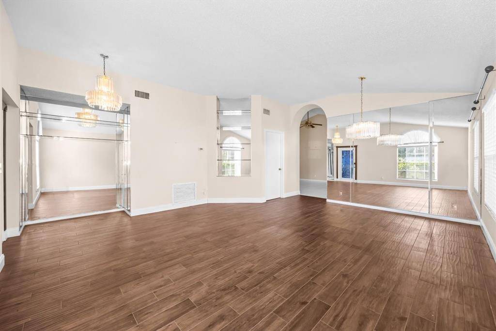 West Palm Beach, FL 33409,2010 Normandy Cir