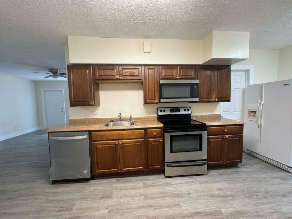 Pembroke Pines, FL 33023,6817 SW 10th St