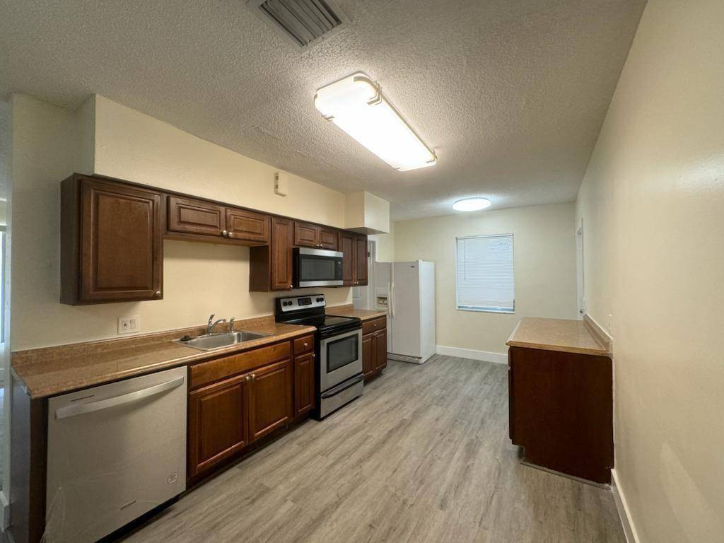 Pembroke Pines, FL 33023,6817 SW 10th St