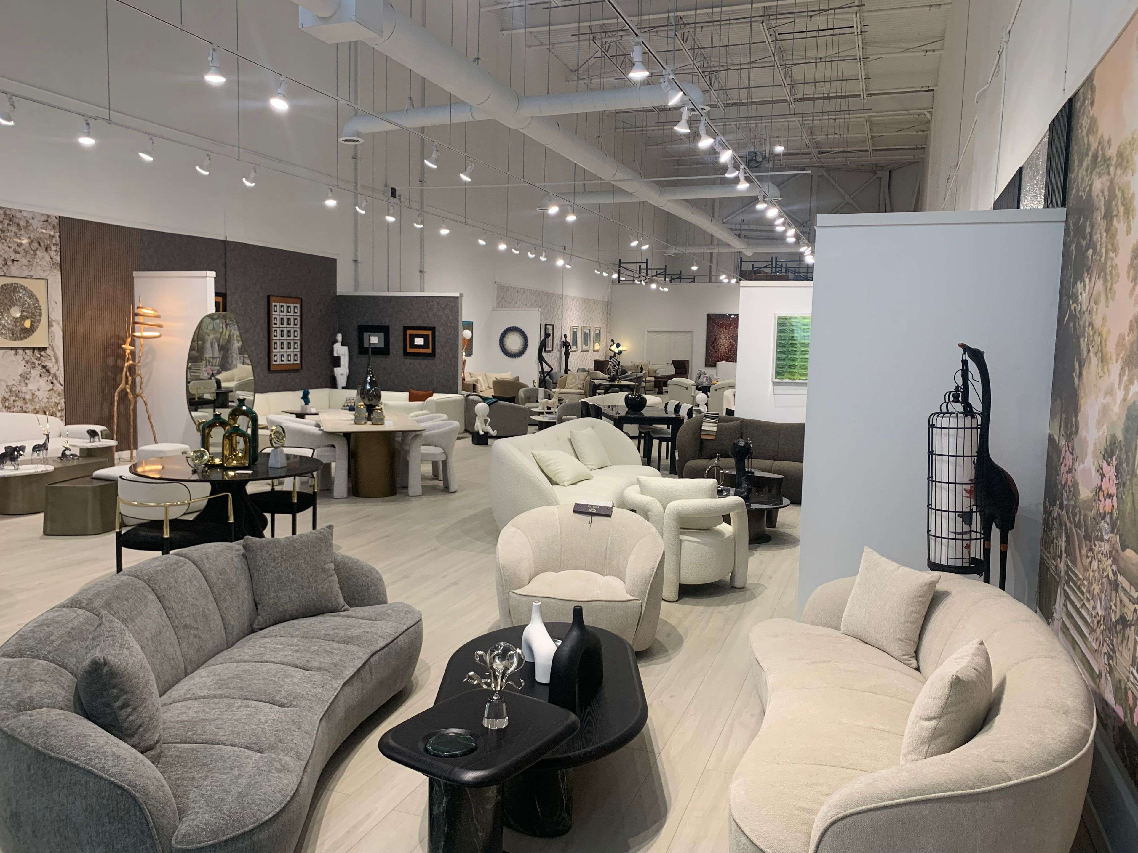 Aurora, ON L4G 0H6,32 Don Hillock DR #2