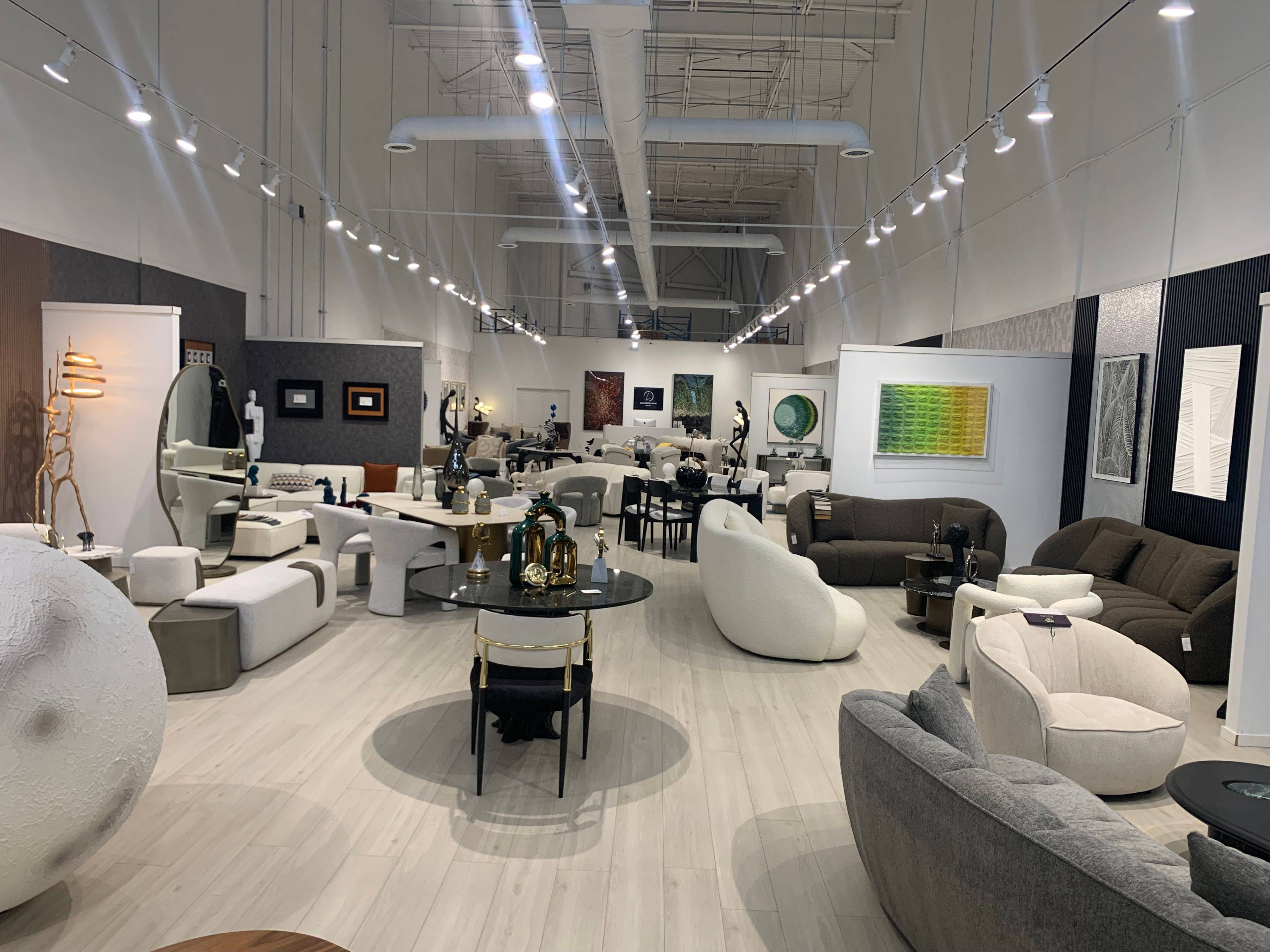 Aurora, ON L4G 0H6,32 Don Hillock DR #2