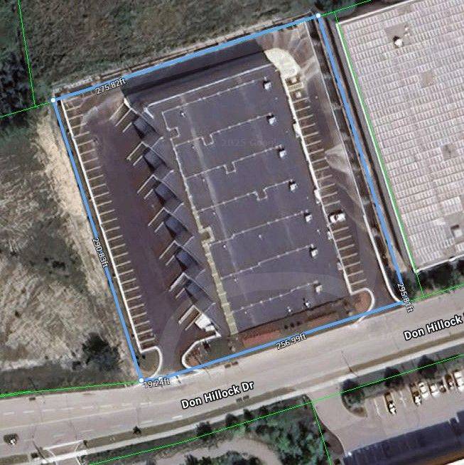 Aurora, ON L4G 0H6,32 Don Hillock DR #2