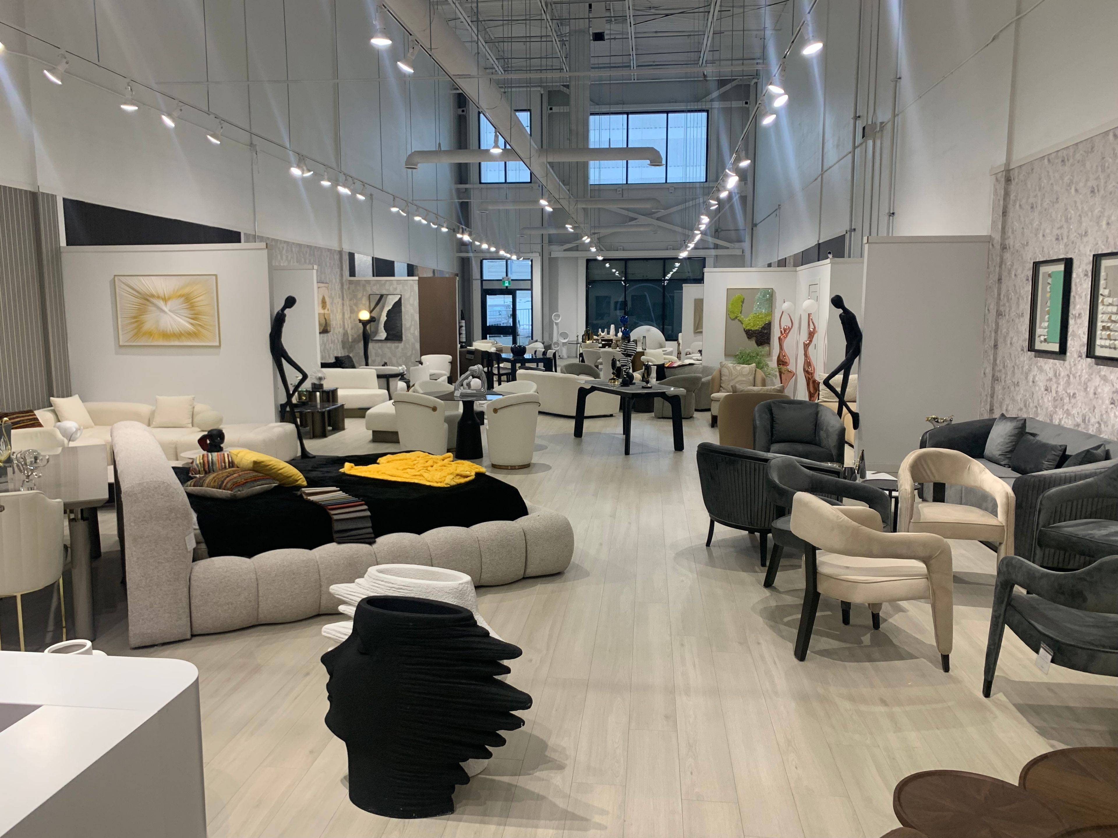 Aurora, ON L4G 0H6,32 Don Hillock DR #2