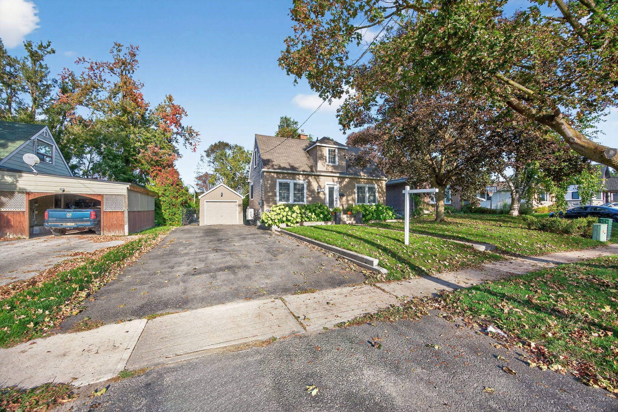 Barrie, ON L4M 3L5,107 Peel ST